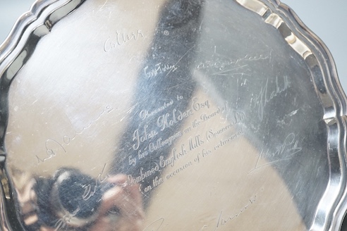 A modern silver salver, engraved with signatures, Sheffield, 1962, 25.8cm, 16.5oz.